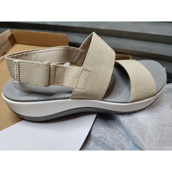 Clarks Cloudsteppers Arla Jacory Women's size 8 Wide Sandals Soft Gold - Picture 3 of 8